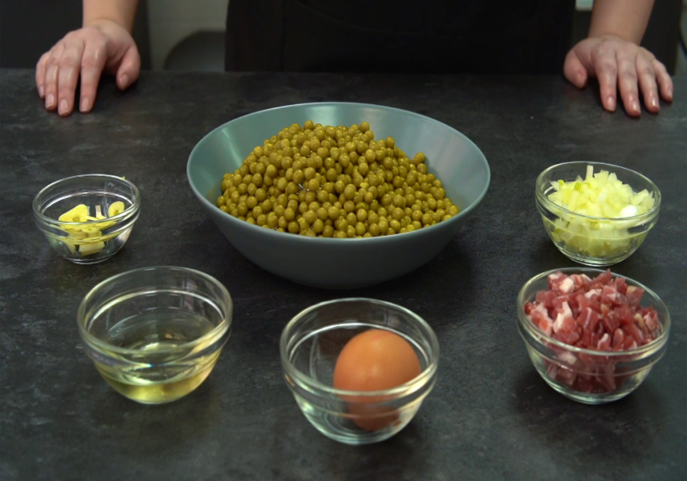 Ingredientes necesarios para los guisantes con jamón