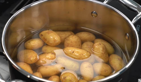 Patatas baby con agua