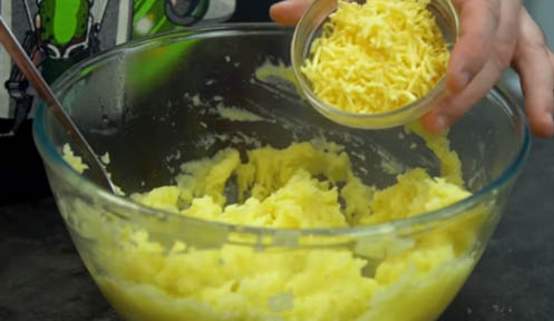 Agregar queso al pure de patata