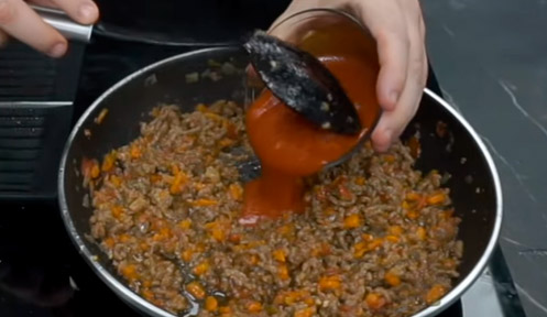 Agregar tomate frito