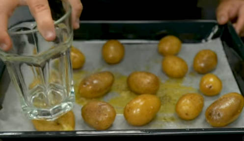 Aplastar las patatas cocidas