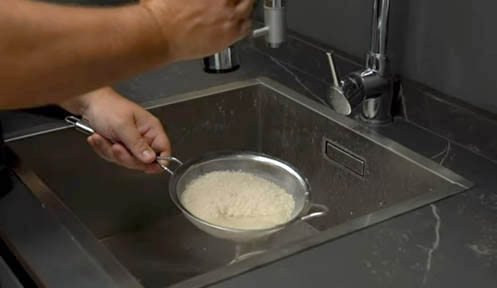 Lavar el arroz